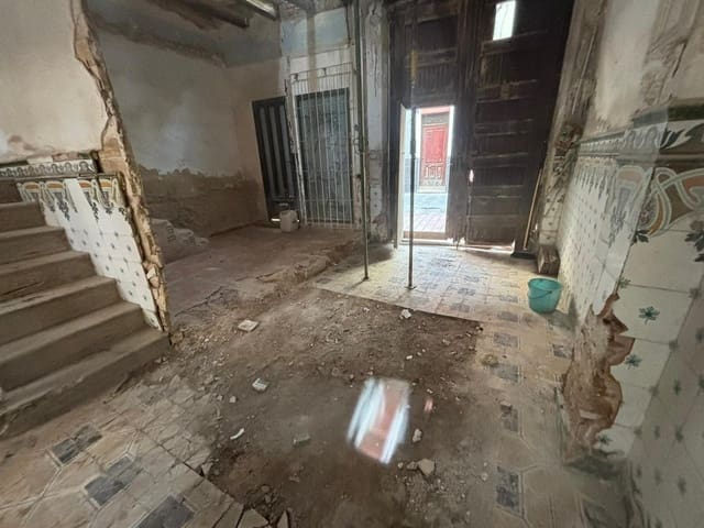 Townhouse for sale in Alzira - € 115,000 (Ref: 9679826)