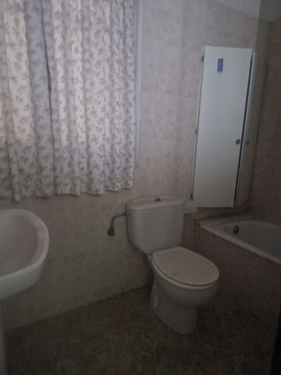 4 bedroom Flat for sale in Alzira - € 120,000 (Ref: 9738532)