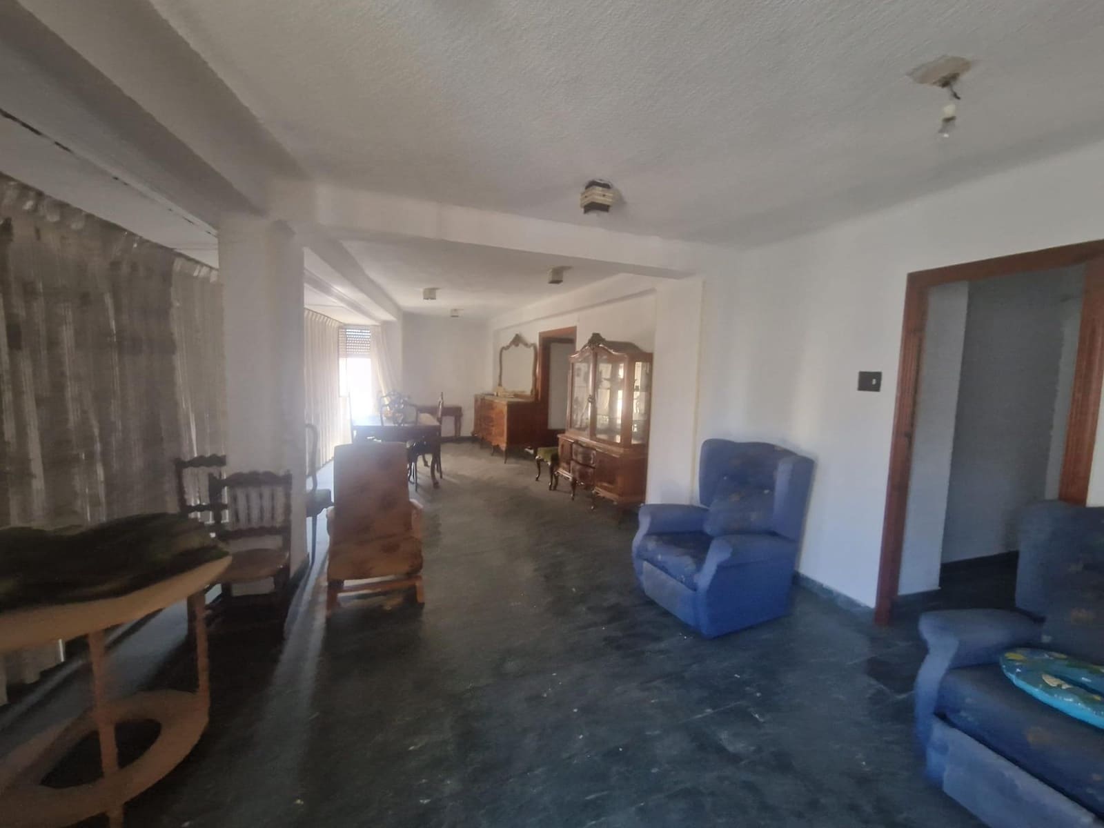 4 bedroom Flat for sale in Alzira - € 120,000 (Ref: 9738532)