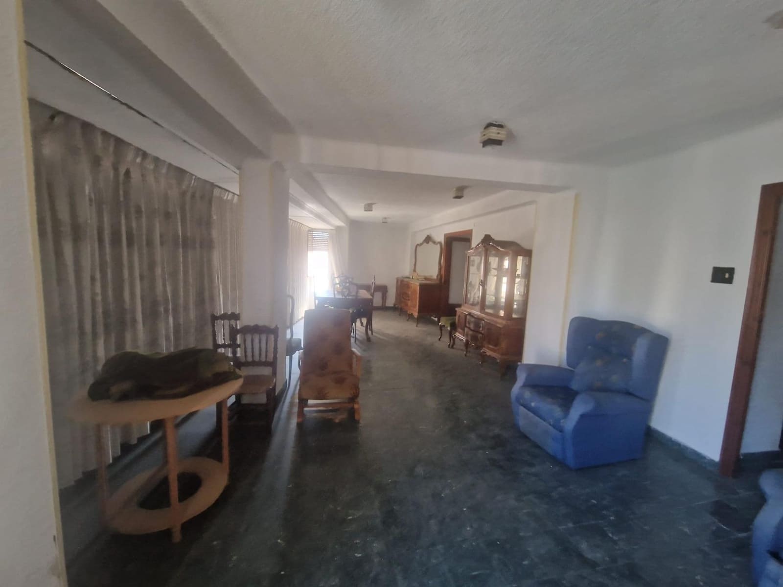 4 bedroom Flat for sale in Alzira - € 120,000 (Ref: 9738532)