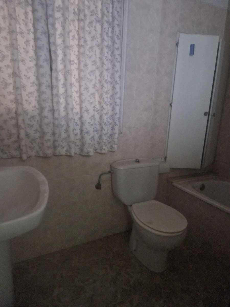 4 bedroom Flat for sale in Alzira - € 120,000 (Ref: 9738532)