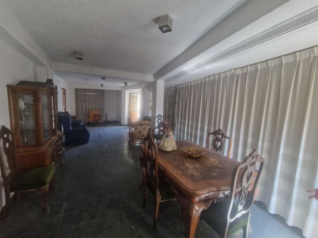 4 bedroom Flat for sale in Alzira - € 120,000 (Ref: 9738532)