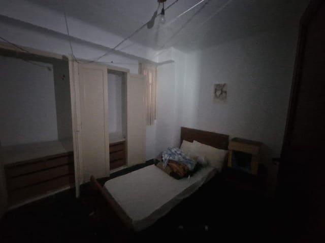 4 bedroom Flat for sale in Alzira - € 120,000 (Ref: 9738532)