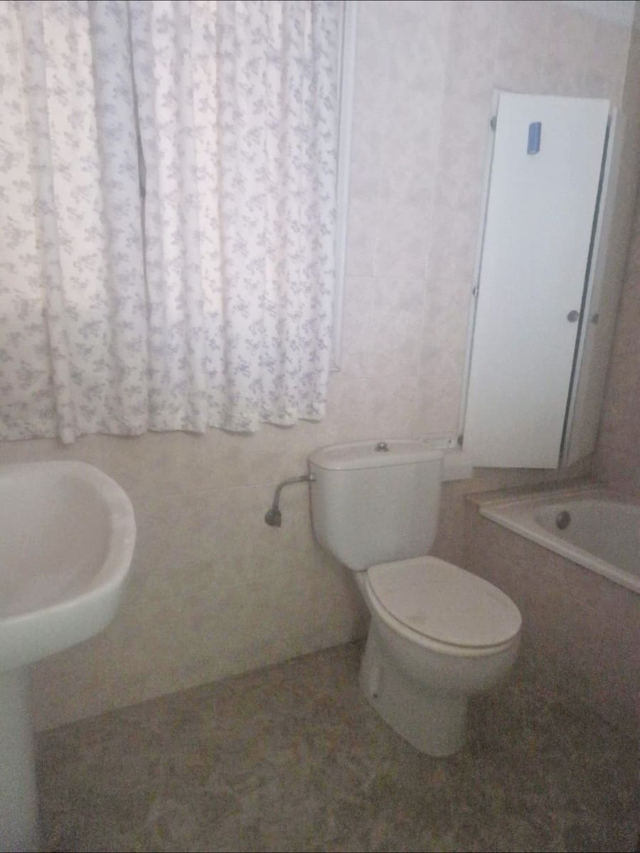 4 bedroom Flat for sale in Alzira - € 120,000 (Ref: 9738532)