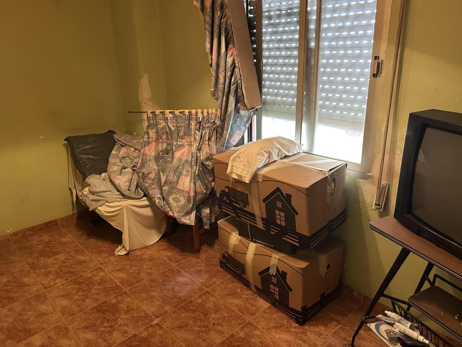 5 bedroom Apartment for sale in Alzira - € 160,000 (Ref: 9738533)