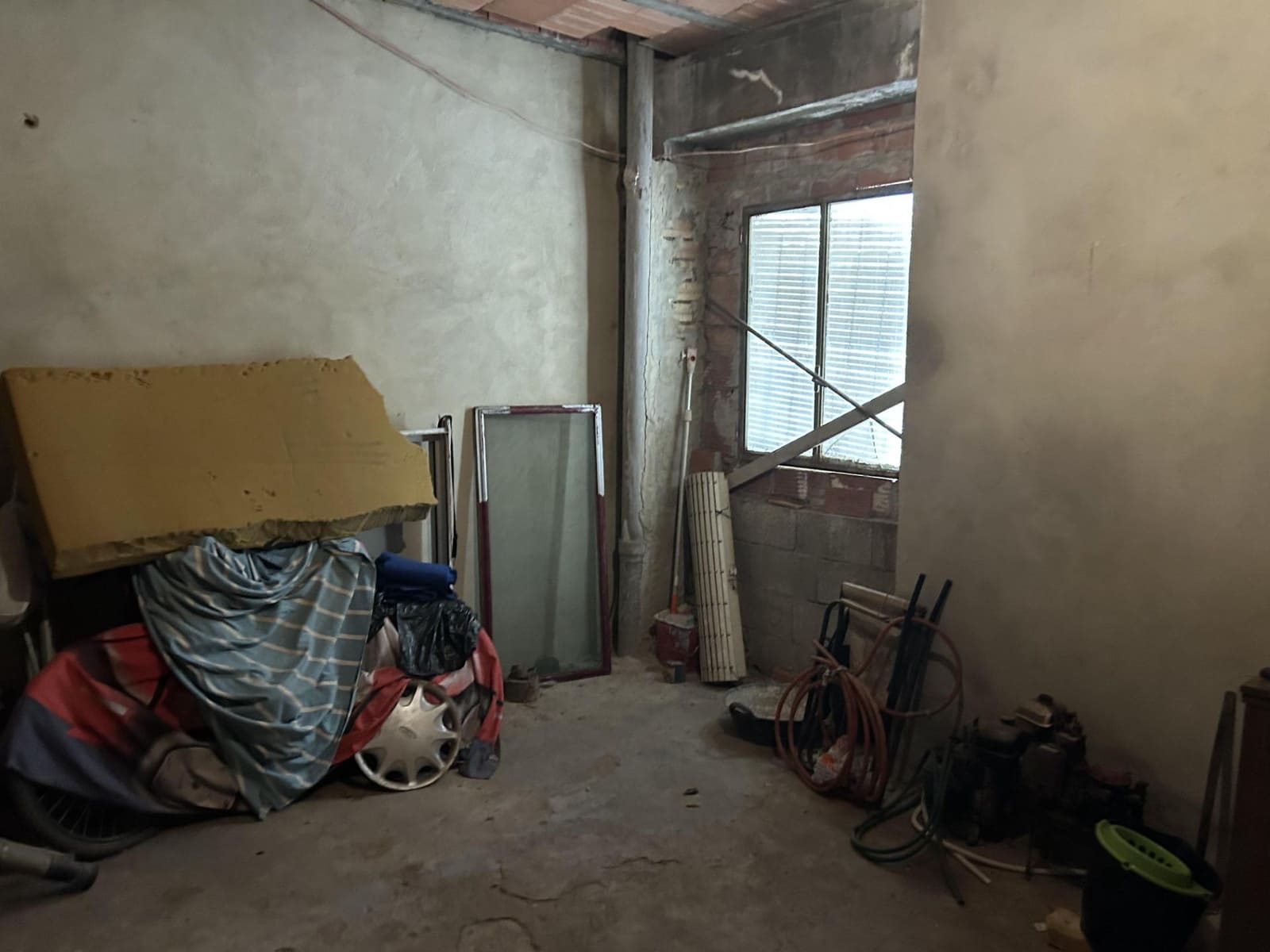 5 bedroom Apartment for sale in Alzira - € 160,000 (Ref: 9738533)