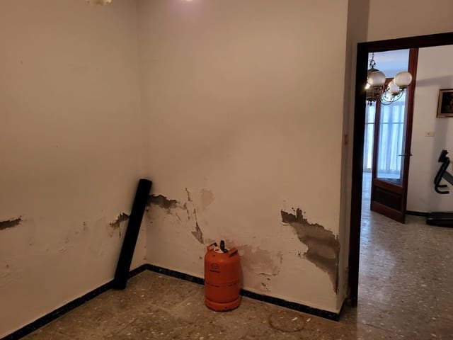 5 bedroom Apartment for sale in Alzira with garage - € 155,000 (Ref: 9738534)