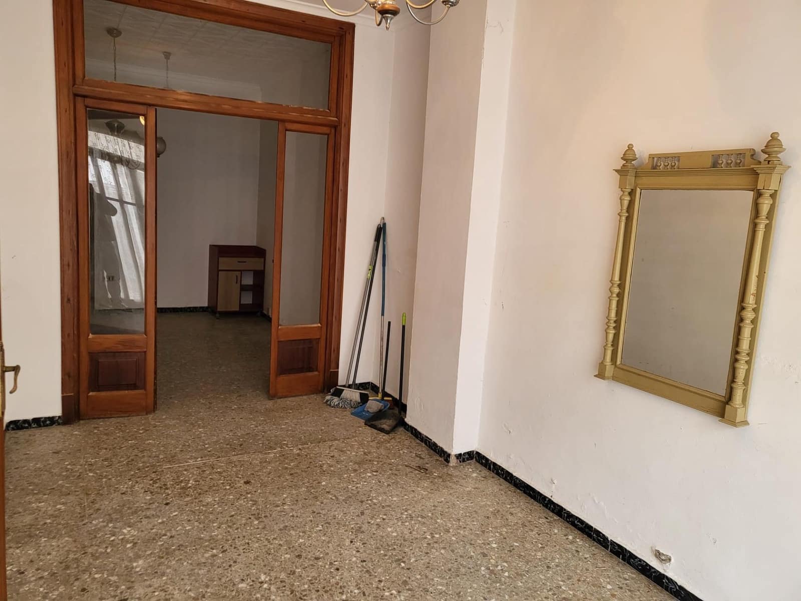 5 bedroom Apartment for sale in Alzira with garage - € 155,000 (Ref: 9738534)