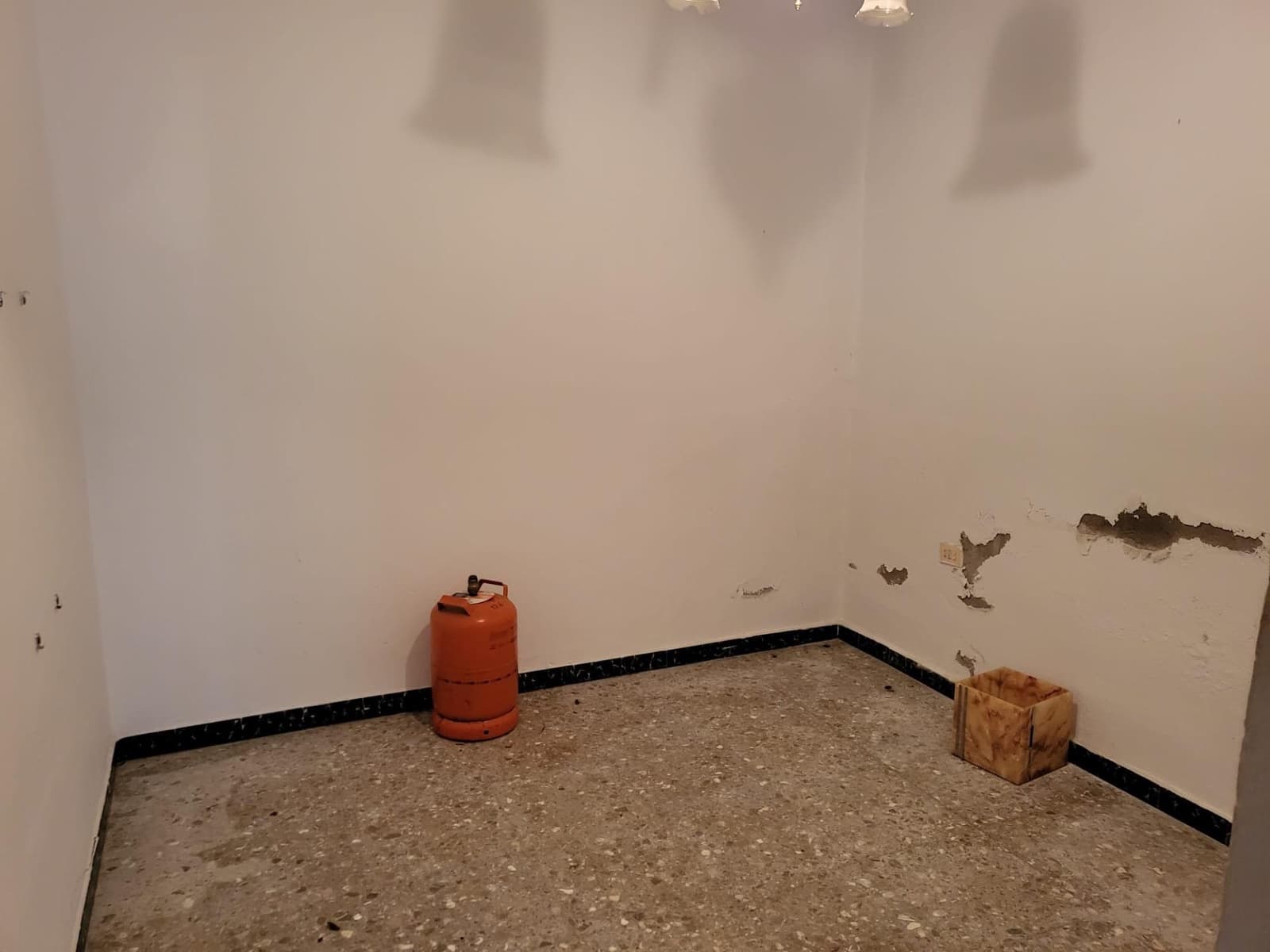 5 bedroom Apartment for sale in Alzira with garage - € 155,000 (Ref: 9738534)