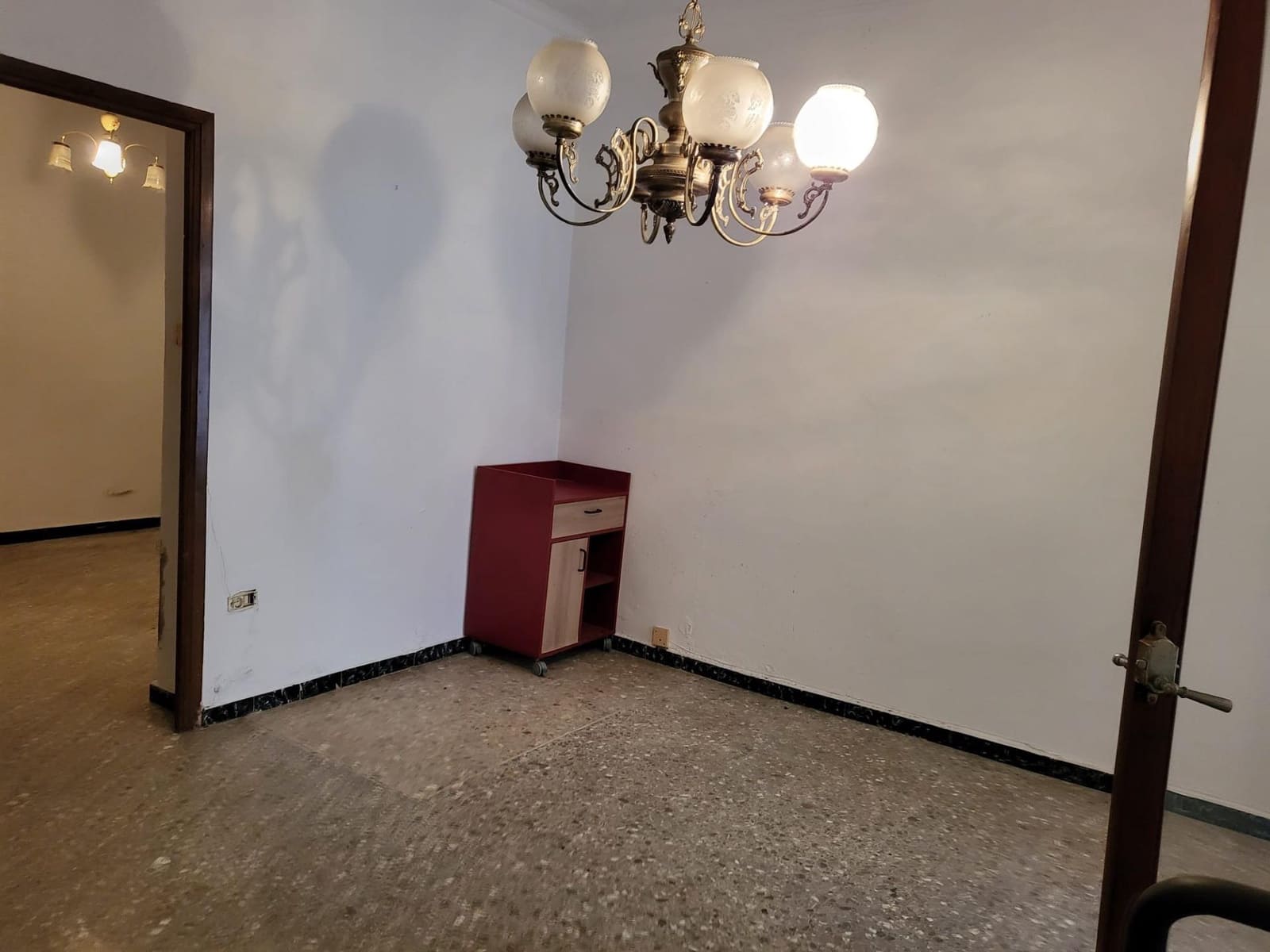 5 bedroom Apartment for sale in Alzira with garage - € 155,000 (Ref: 9738534)