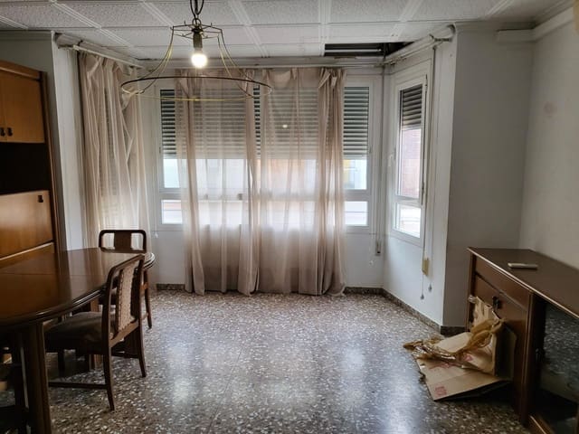 5 bedroom Apartment for sale in Alzira with garage - € 155,000 (Ref: 9738534)