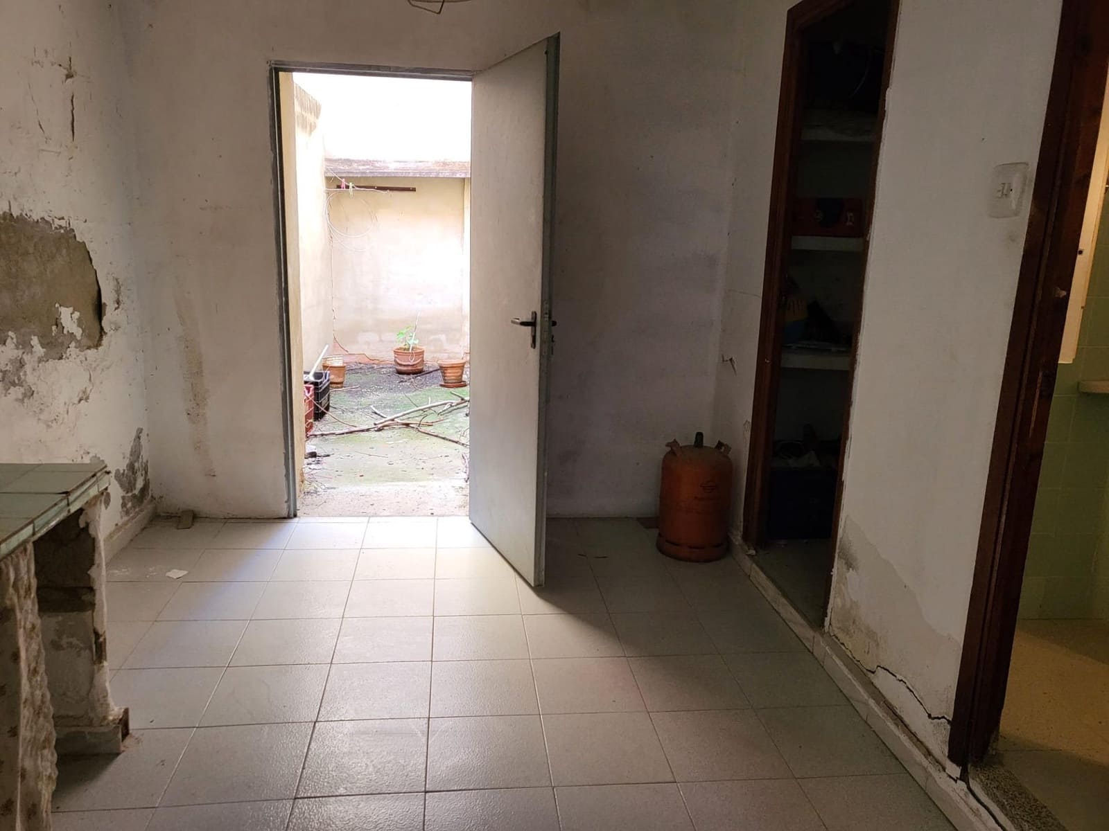 5 bedroom Apartment for sale in Alzira with garage - € 155,000 (Ref: 9738534)