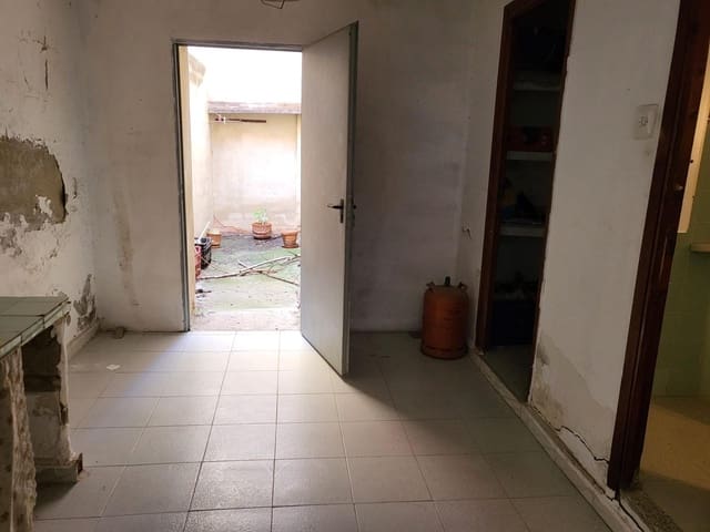 5 bedroom Apartment for sale in Alzira with garage - € 155,000 (Ref: 9738534)