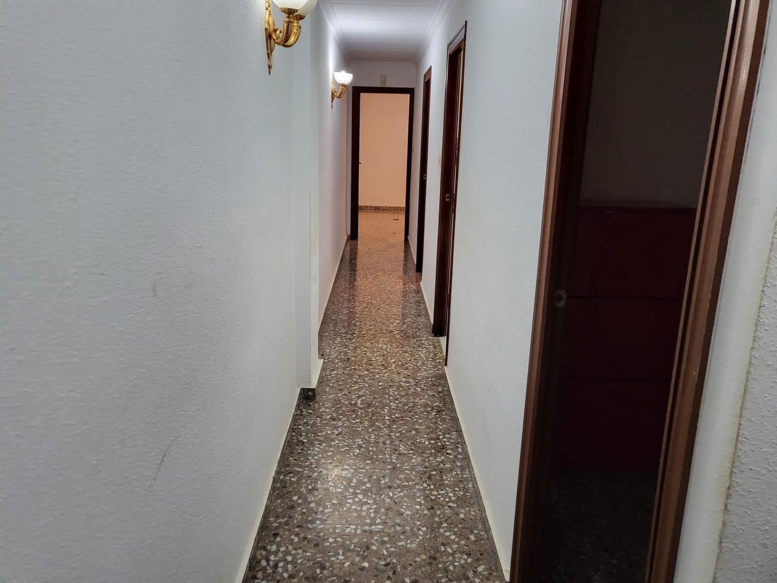 5 bedroom Apartment for sale in Alzira with garage - € 155,000 (Ref: 9738534)