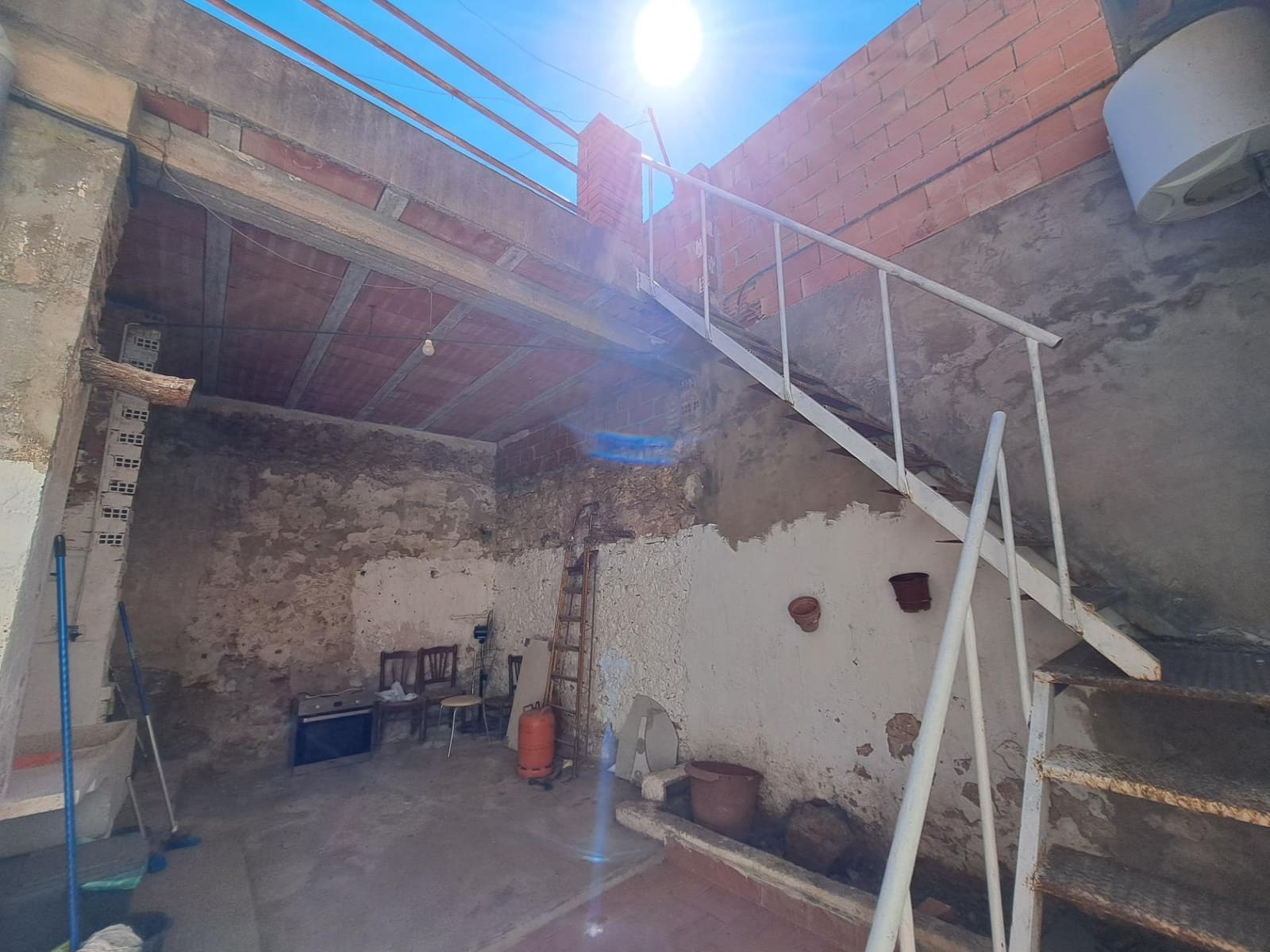 Omakotitalo myytävänä paikassa Antella - 110 000 € (Ref: 9797060)