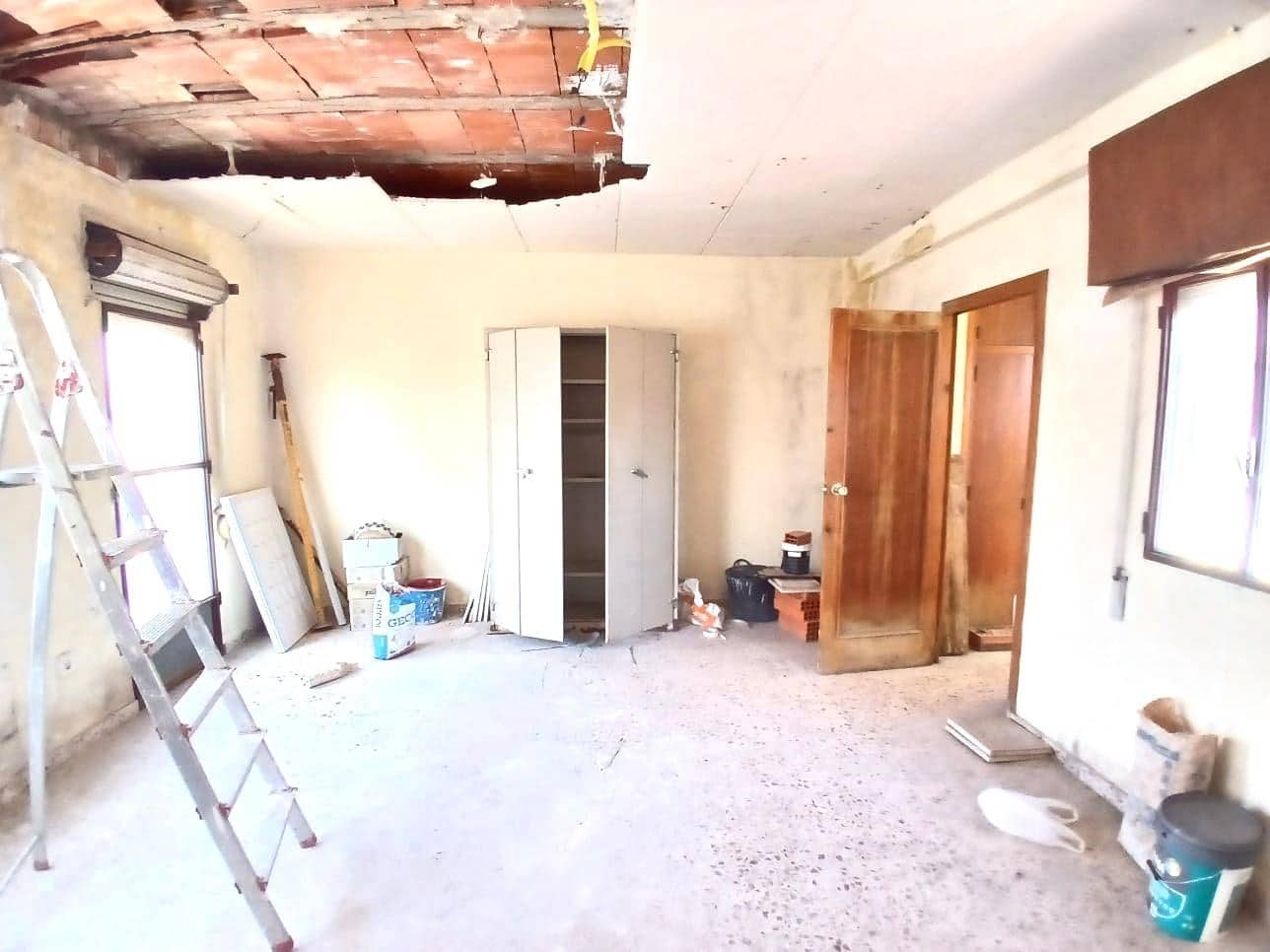 5 bedroom Apartment for sale in Carcaixent - € 120,000 (Ref: 9806448)