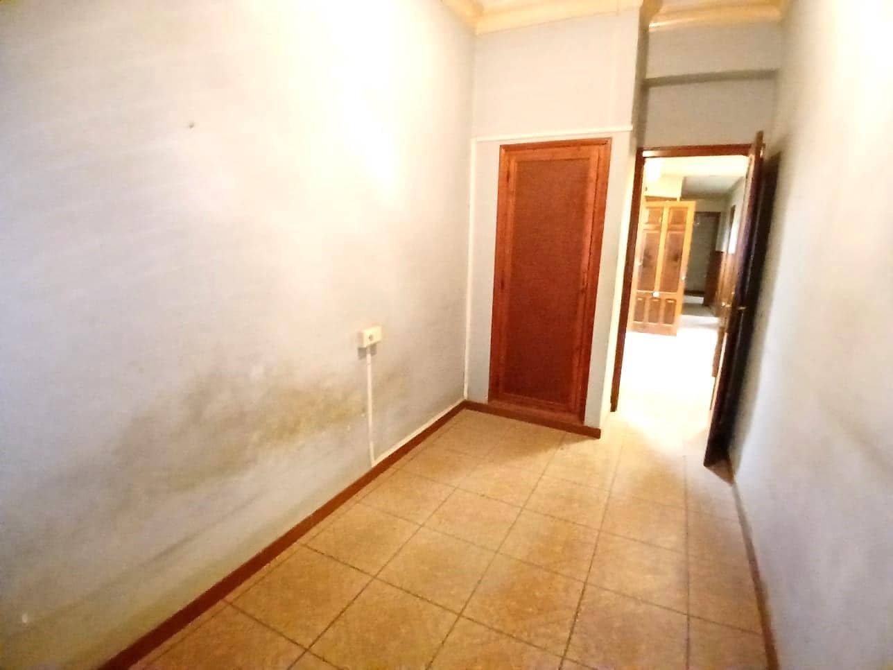 5 bedroom Apartment for sale in Carcaixent - € 120,000 (Ref: 9806448)