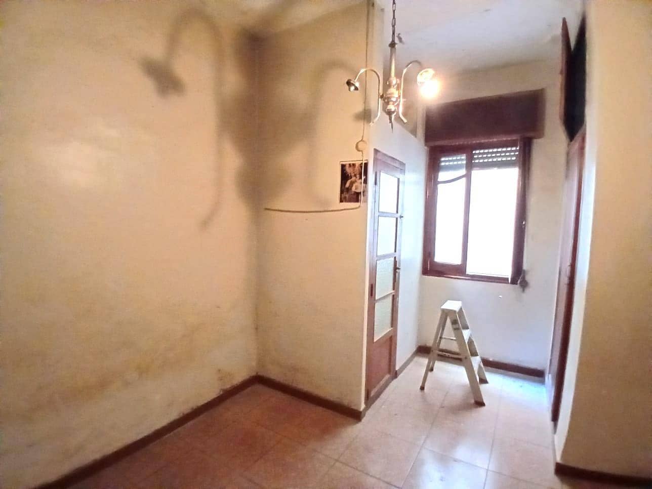 5 bedroom Apartment for sale in Carcaixent - € 120,000 (Ref: 9806448)