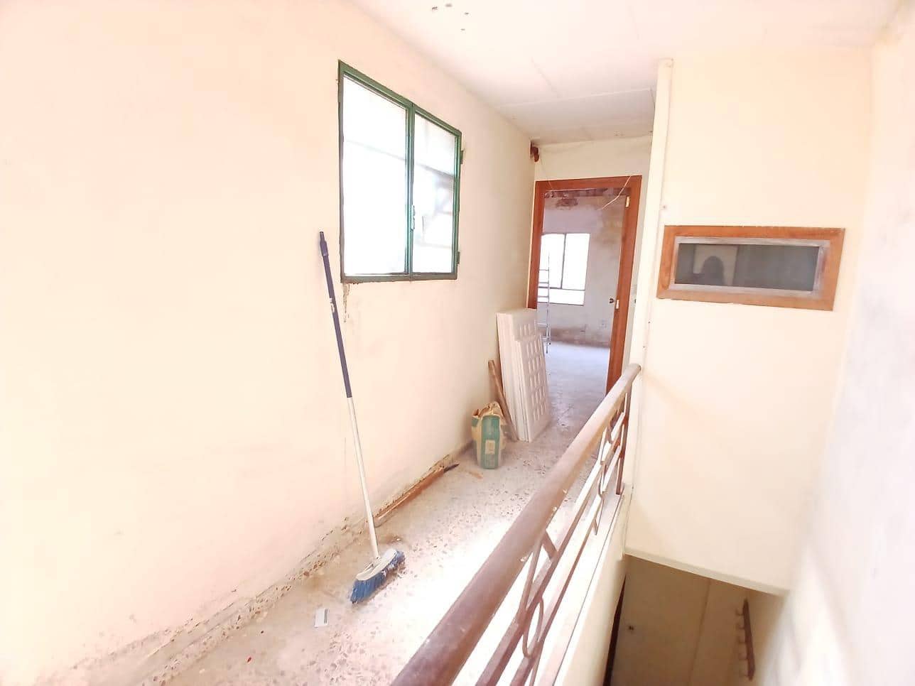 5 bedroom Apartment for sale in Carcaixent - € 120,000 (Ref: 9806448)