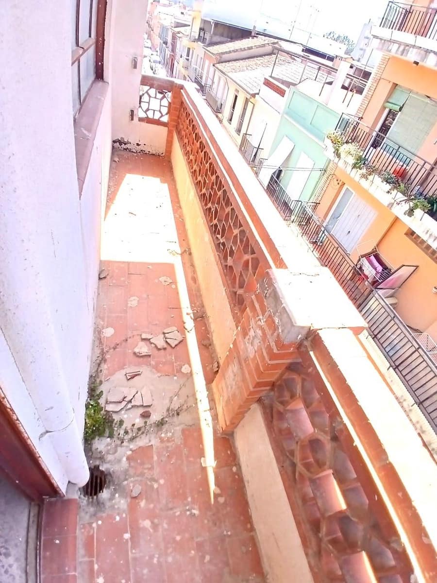 5 bedroom Apartment for sale in Carcaixent - € 120,000 (Ref: 9806448)