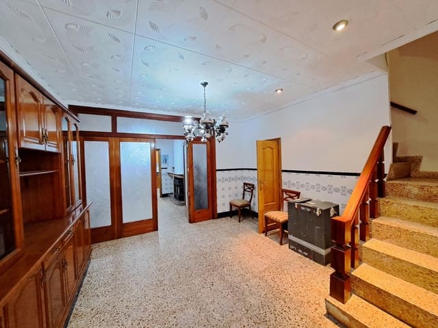 4 bedroom Townhouse for sale in Alzira - € 150,000 (Ref: 9807932)