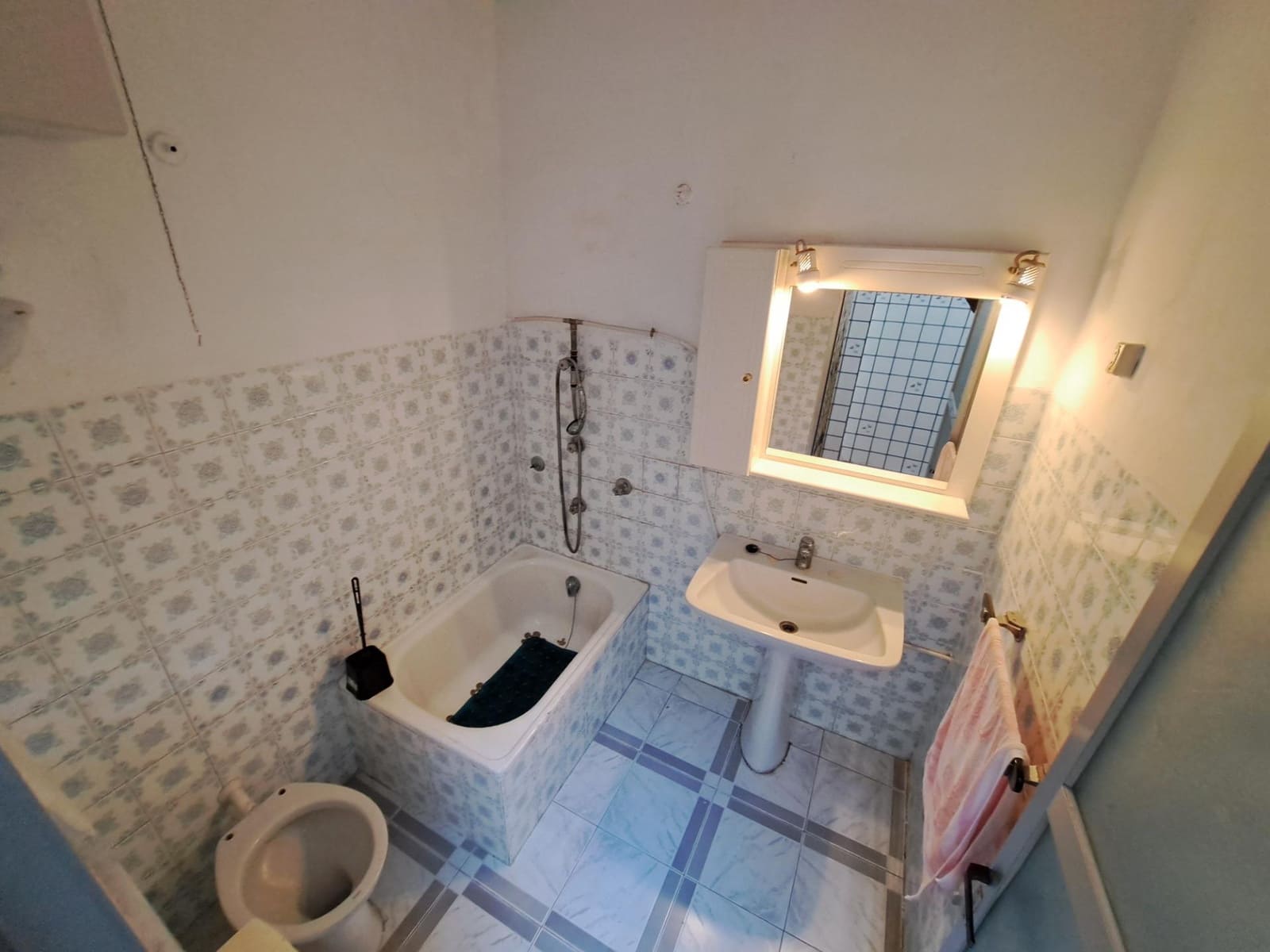 4 bedroom Townhouse for sale in Alzira - € 150,000 (Ref: 9807932)