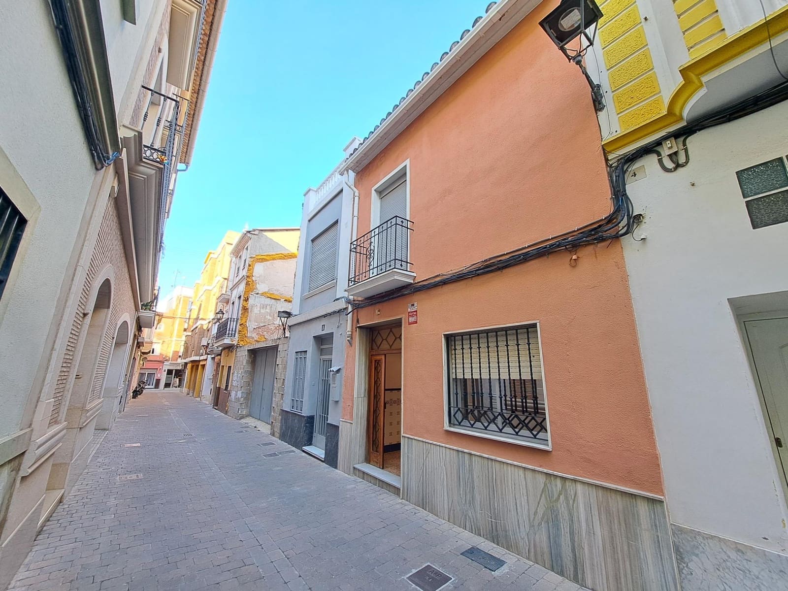 4 bedroom Townhouse for sale in Alzira - € 150,000 (Ref: 9807932)
