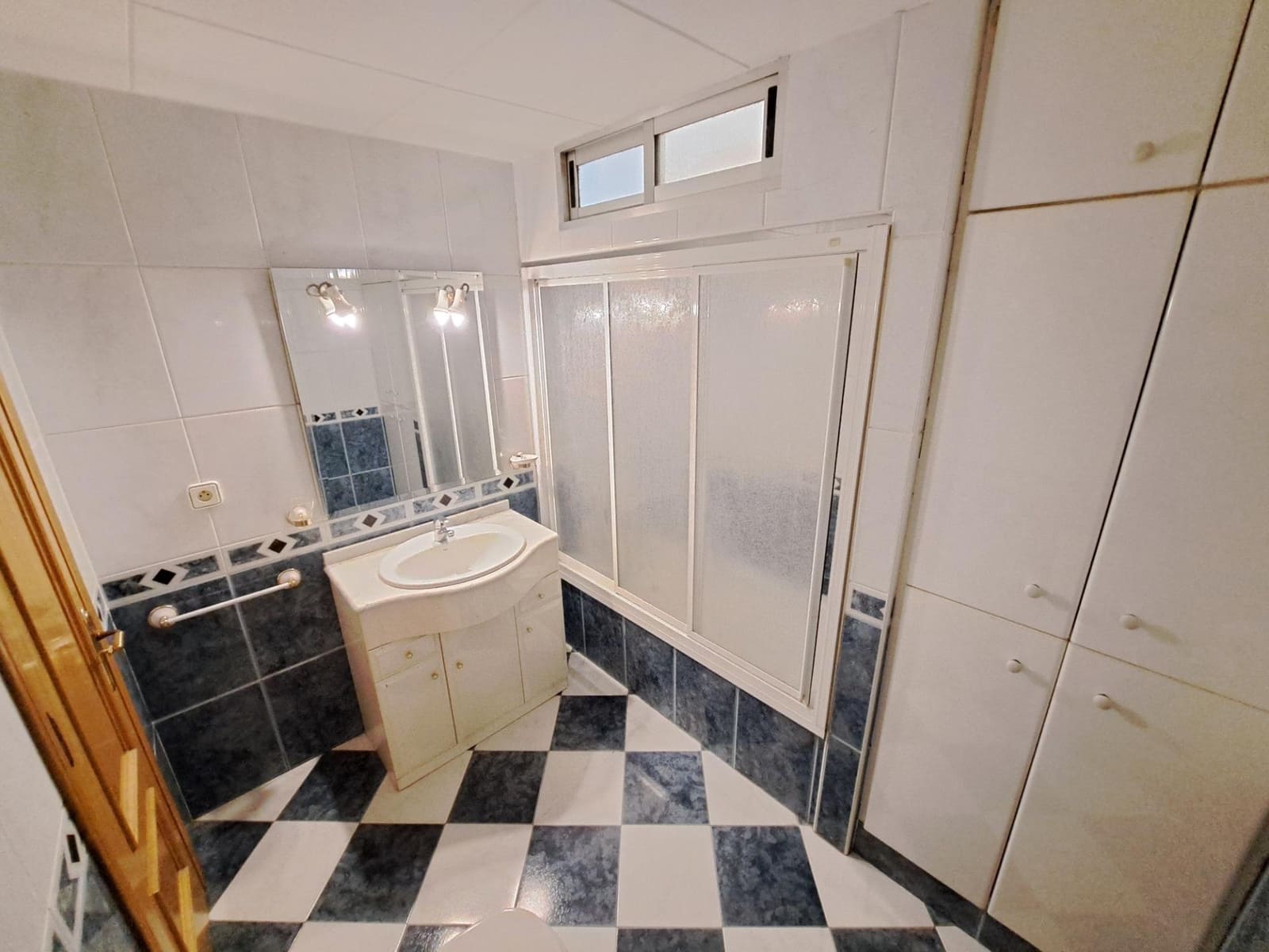 4 bedroom Townhouse for sale in Alzira - € 150,000 (Ref: 9807932)