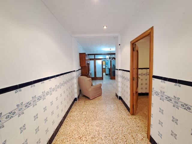 4 bedroom Townhouse for sale in Alzira - € 150,000 (Ref: 9807932)