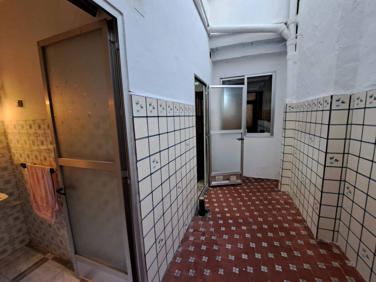 4 bedroom Townhouse for sale in Alzira - € 150,000 (Ref: 9807932)