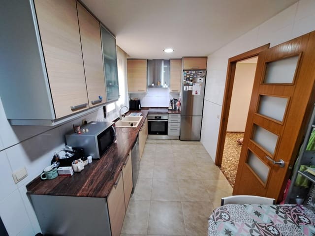 3 makuuhuone Asunto myytävänä paikassa Alzira - 200 000 € (Ref: 9818178)