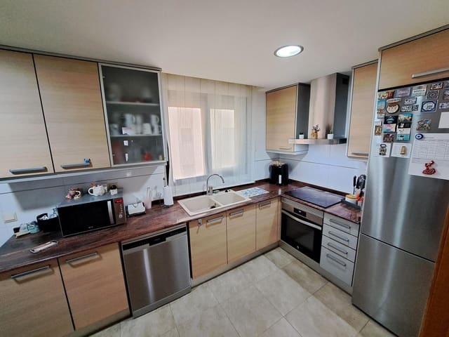 3 makuuhuone Asunto myytävänä paikassa Alzira - 200 000 € (Ref: 9818178)
