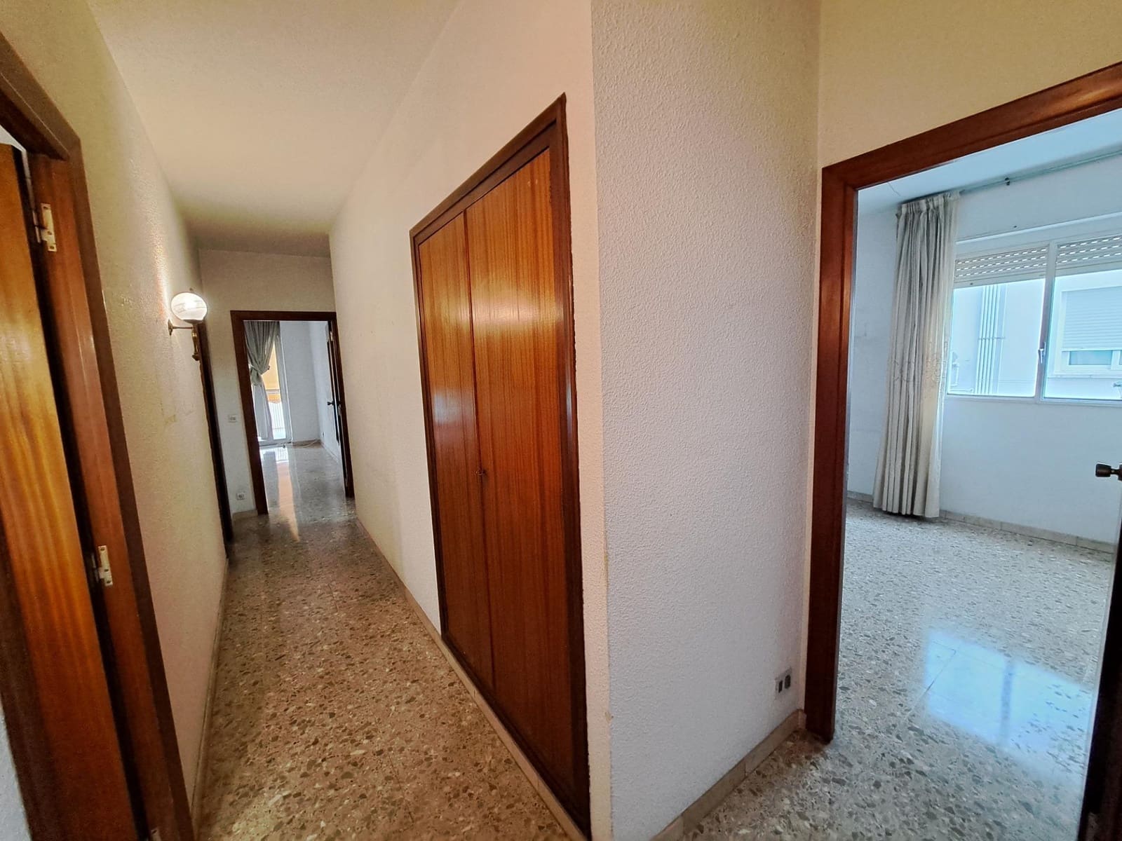 4 bedroom Flat for sale in Alzira - € 225,000 (Ref: 9829072)