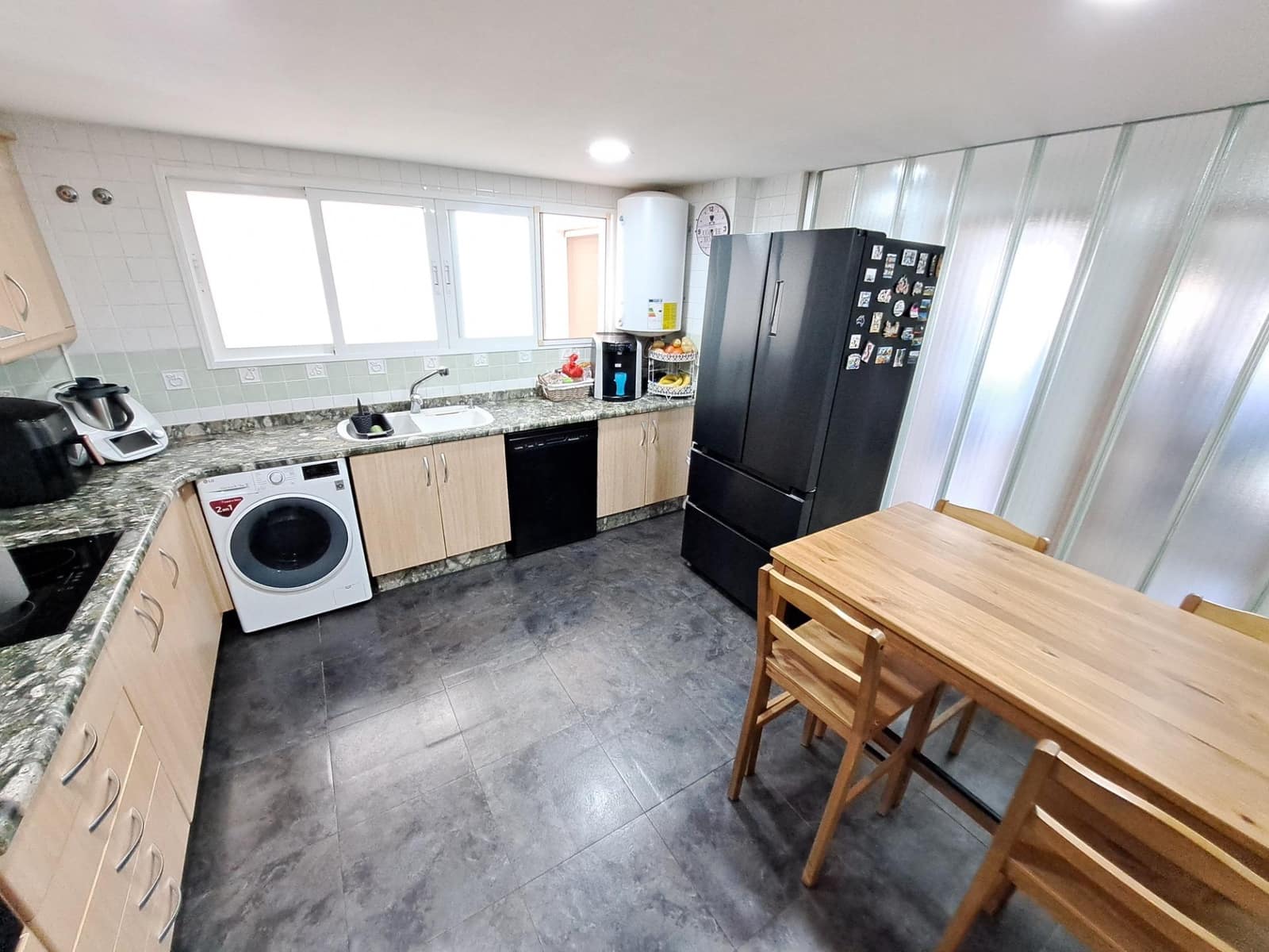 3 bedroom Flat for sale in Alzira - € 188,000 (Ref: 9831324)
