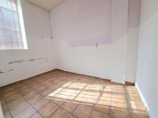 Kaupallinen myytävänä paikassa Carcaixent - 110 000 € (Ref: 9836648)