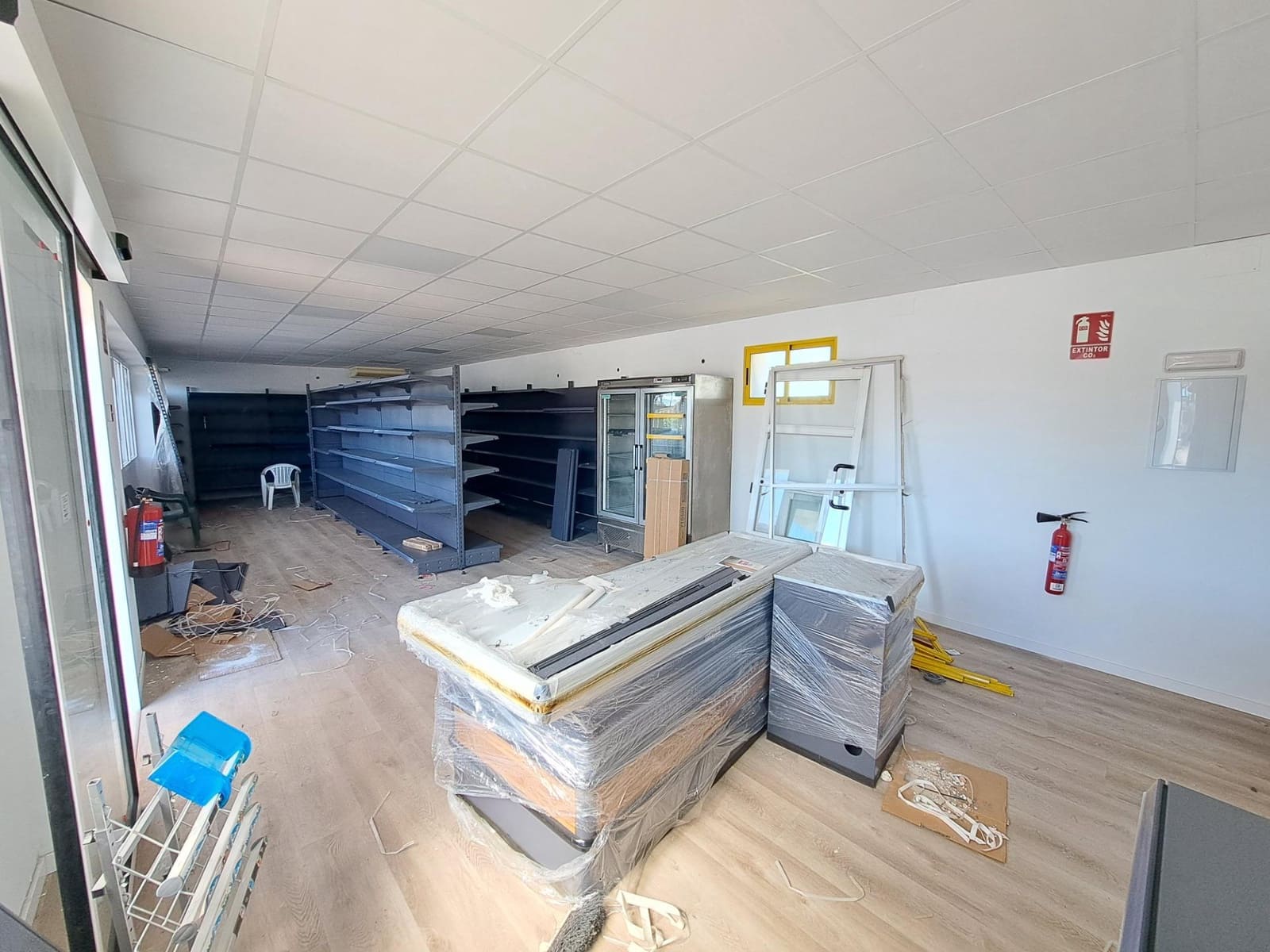 Commercial for rent in Carcaixent - € 800 (Ref: 9839225)