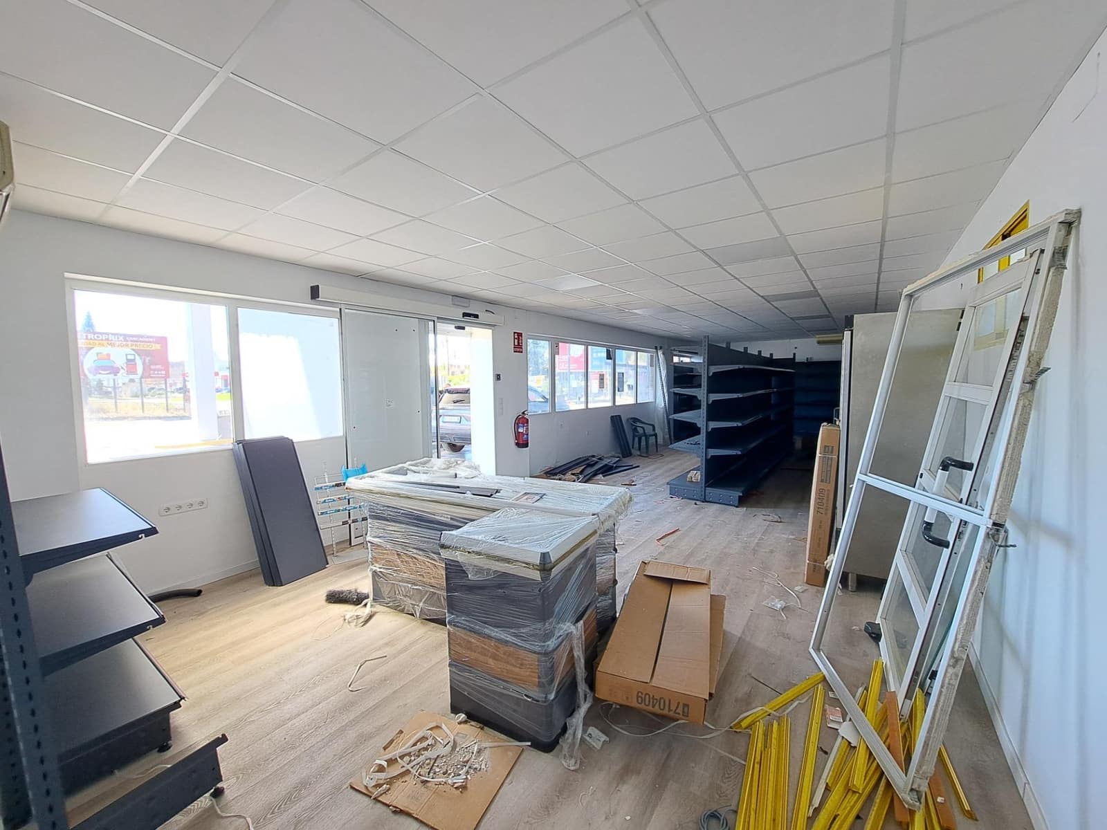 Commercial for rent in Carcaixent - € 800 (Ref: 9839225)