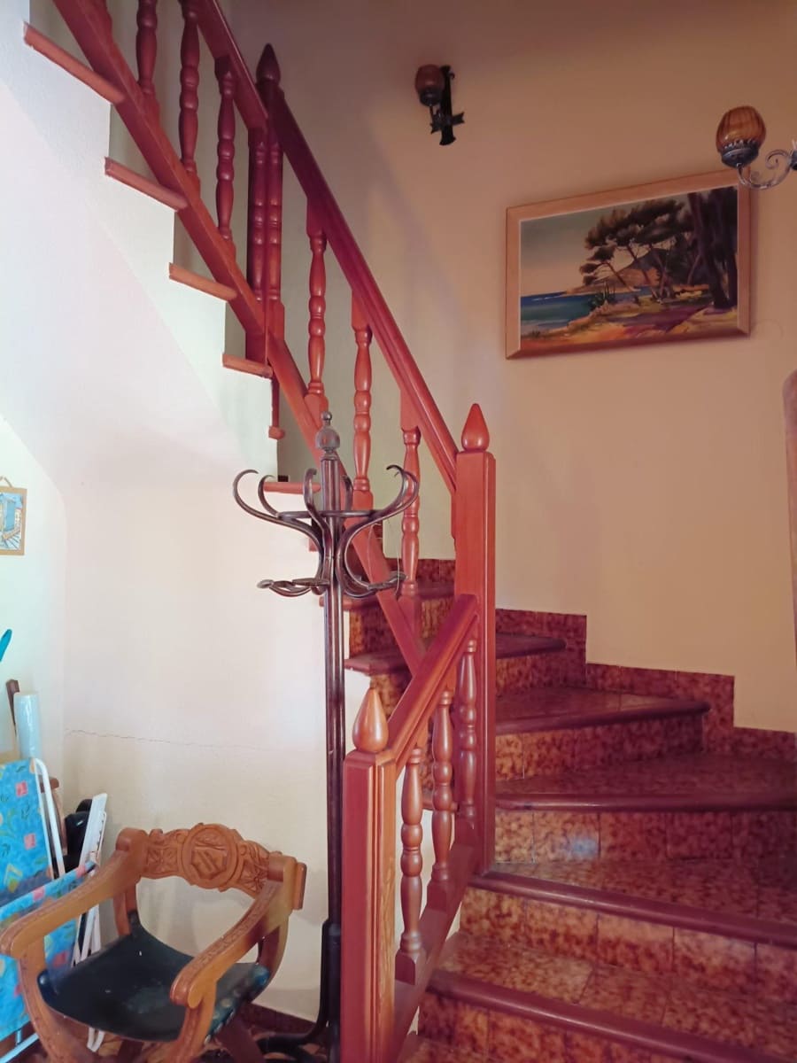 5 bedroom Villa for sale in Alzira with garage - € 335,000 (Ref: 9839226)