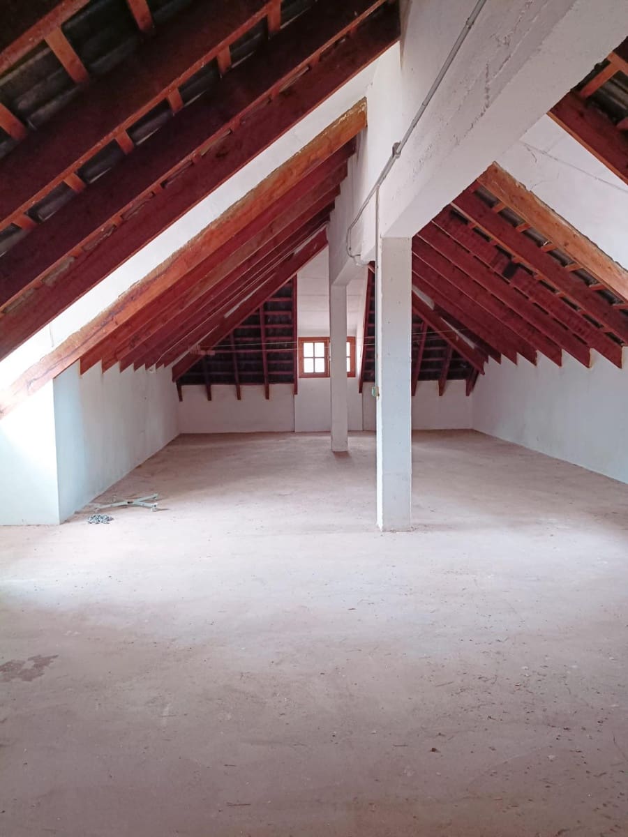 5 bedroom Villa for sale in Alzira with garage - € 335,000 (Ref: 9839226)