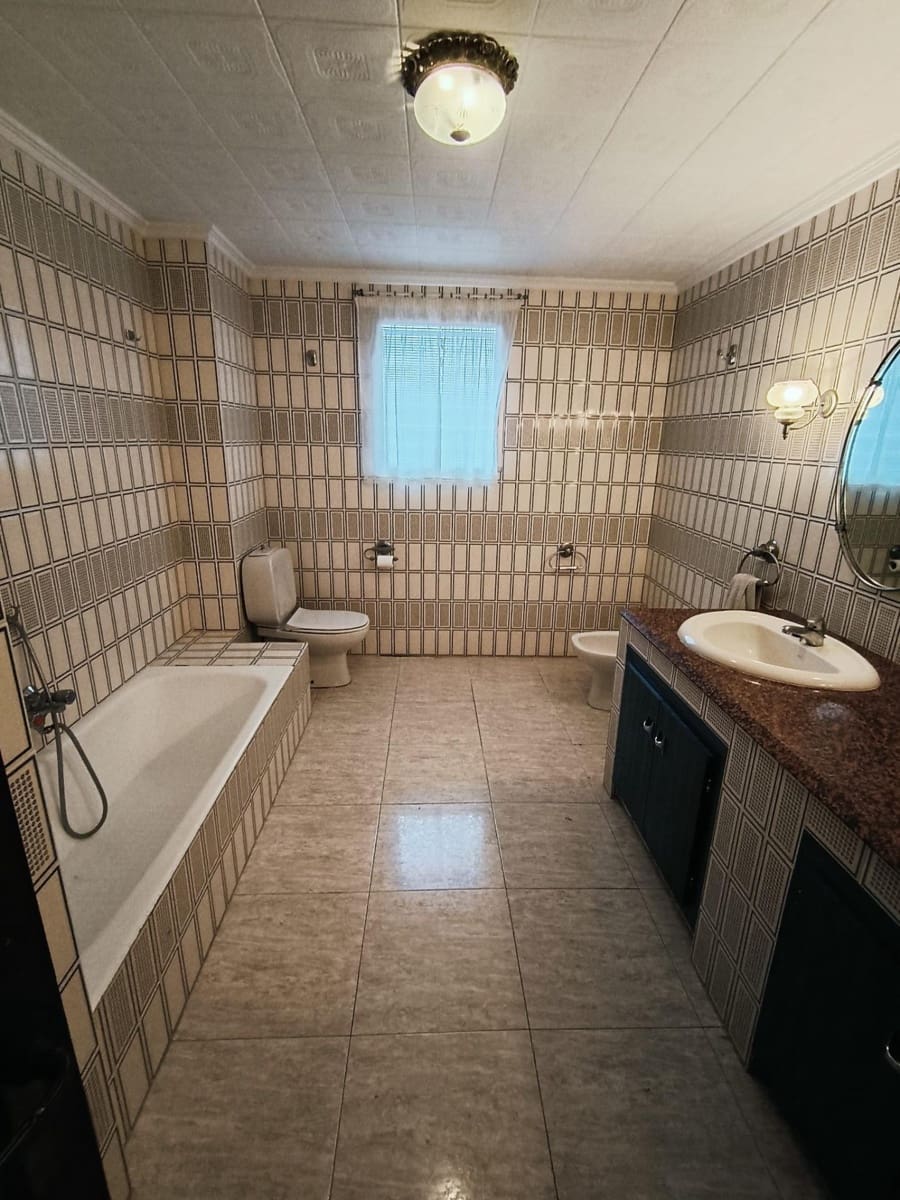5 bedroom Villa for sale in Alzira with garage - € 335,000 (Ref: 9839226)