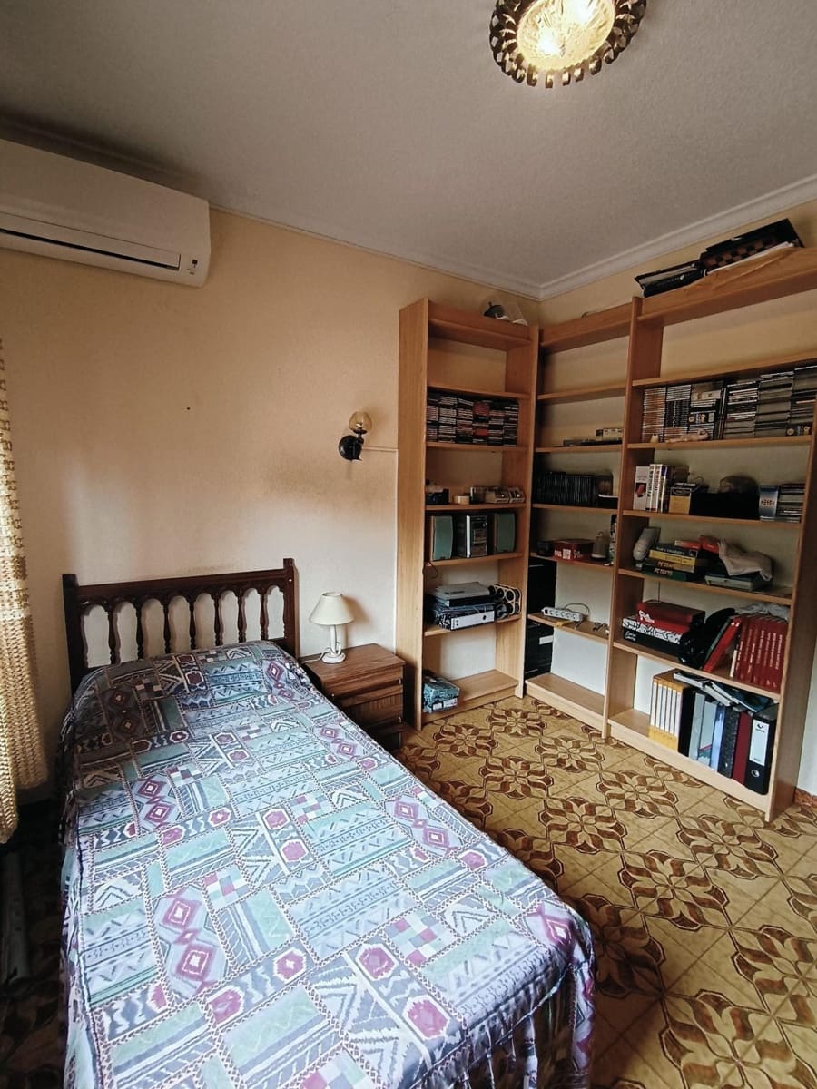 5 bedroom Villa for sale in Alzira with garage - € 335,000 (Ref: 9839226)