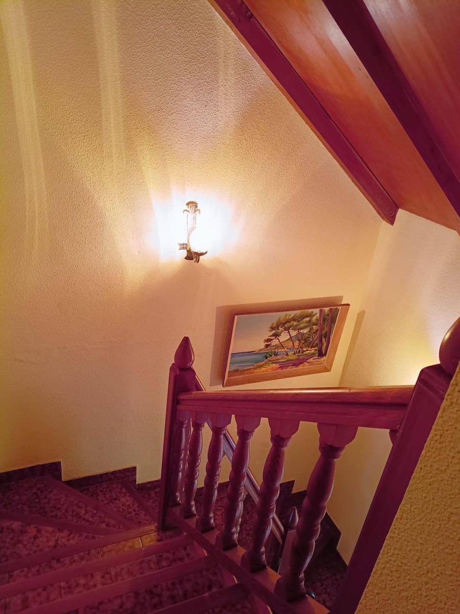 5 bedroom Villa for sale in Alzira with garage - € 335,000 (Ref: 9839226)