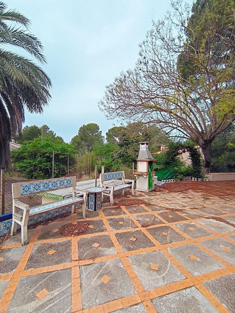5 bedroom Villa for sale in Alzira with garage - € 335,000 (Ref: 9839226)