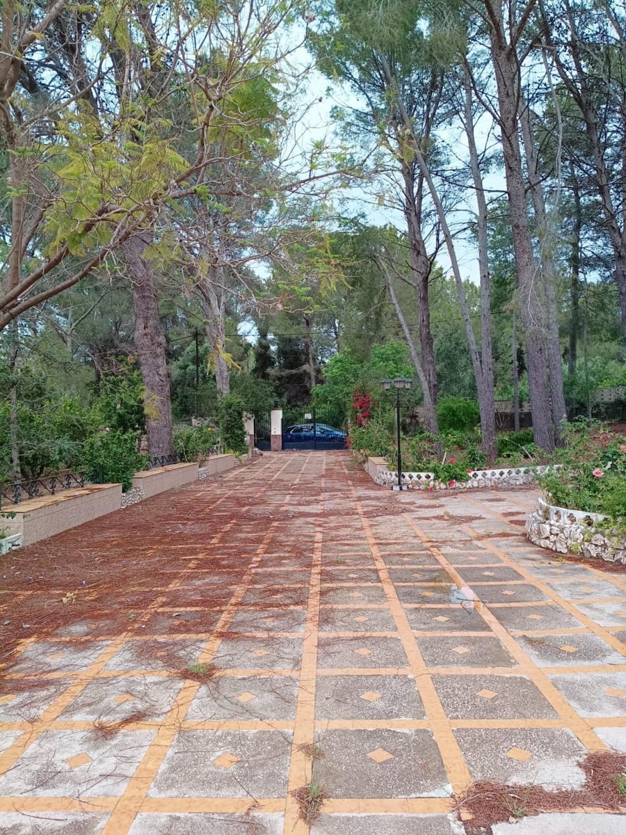 5 bedroom Villa for sale in Alzira with garage - € 335,000 (Ref: 9839226)