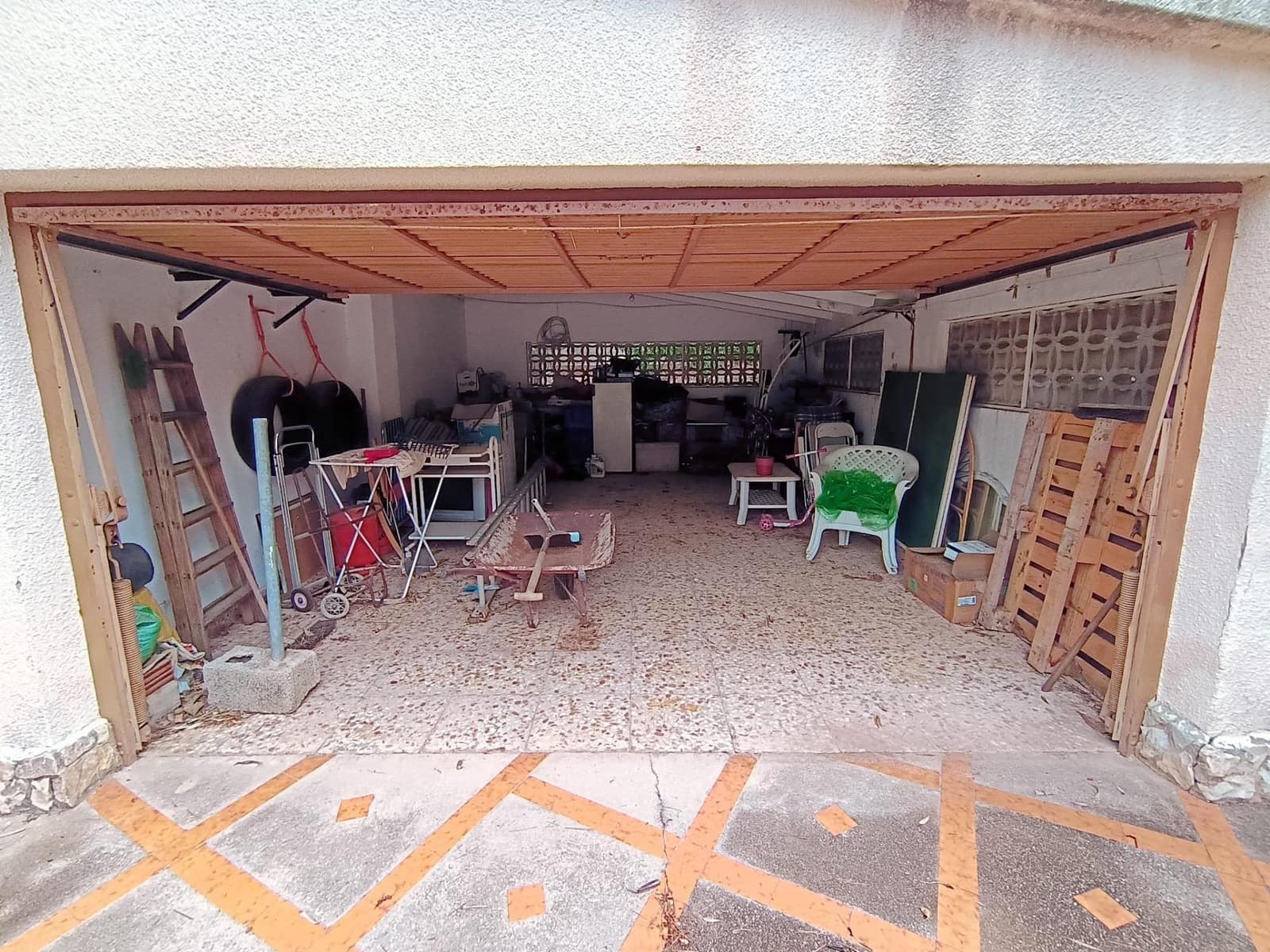 5 bedroom Villa for sale in Alzira with garage - € 335,000 (Ref: 9839226)