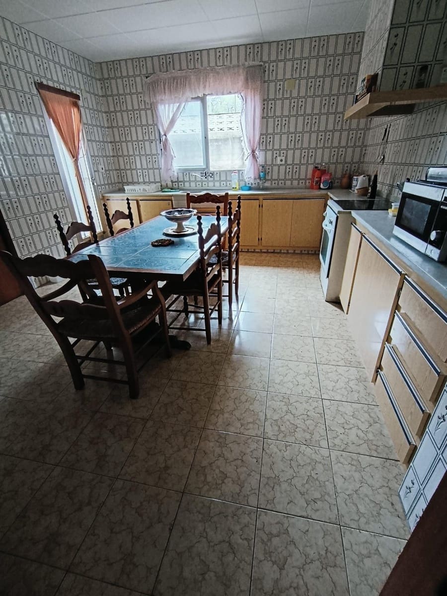 5 bedroom Villa for sale in Alzira with garage - € 335,000 (Ref: 9839226)