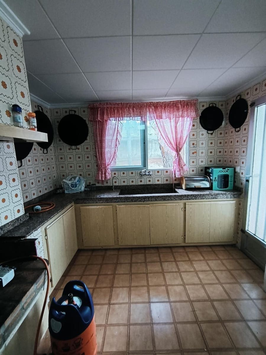 5 bedroom Villa for sale in Alzira with garage - € 335,000 (Ref: 9839226)
