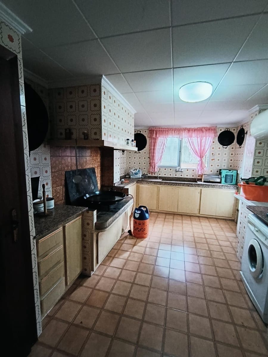 5 bedroom Villa for sale in Alzira with garage - € 335,000 (Ref: 9839226)