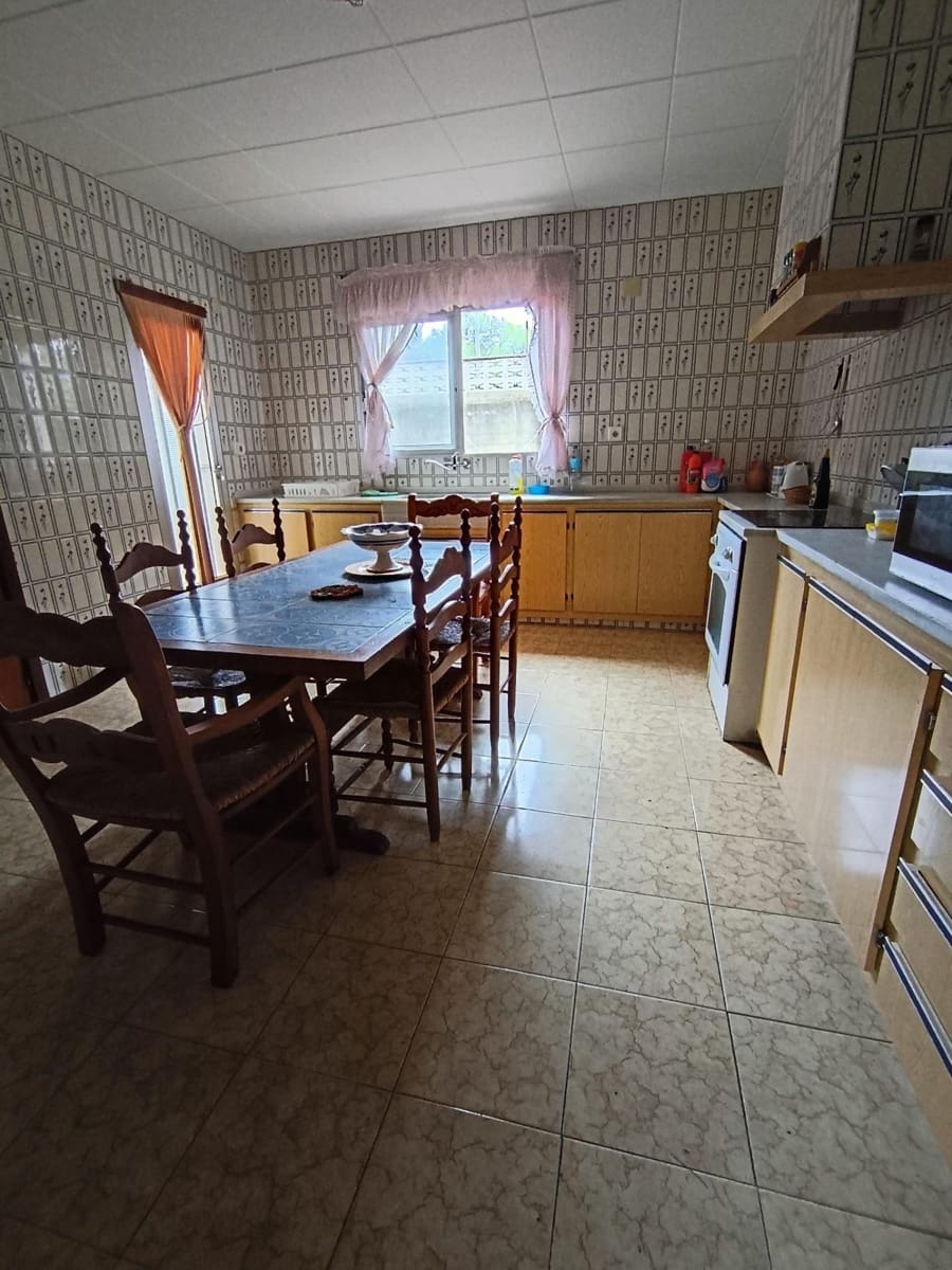 5 bedroom Villa for sale in Alzira with garage - € 335,000 (Ref: 9839226)