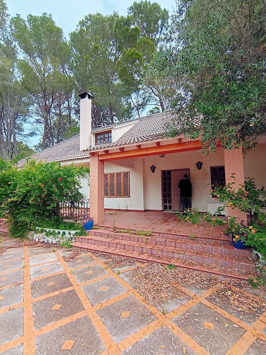 5 bedroom Villa for sale in Alzira with garage - € 335,000 (Ref: 9839226)